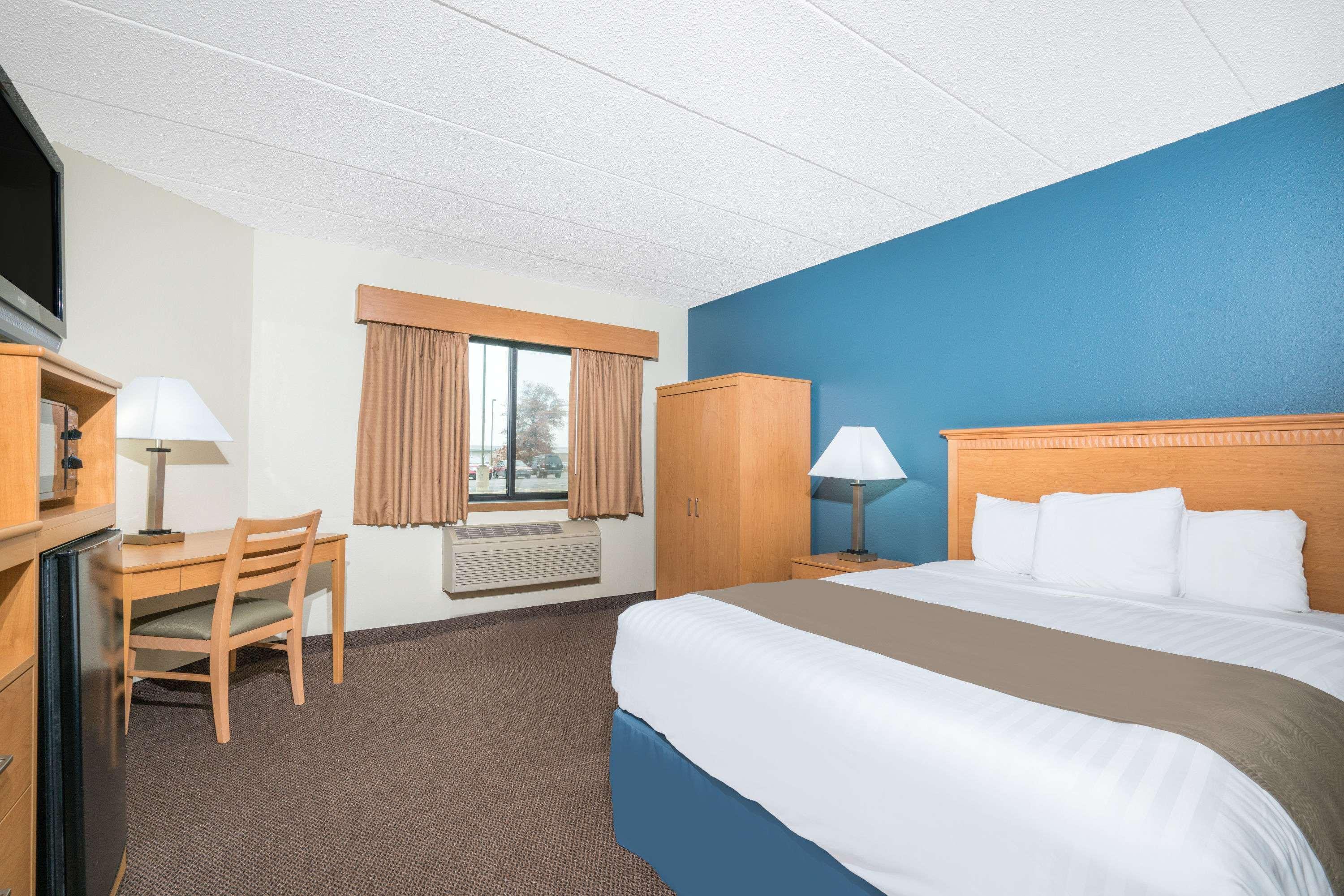 Days Inn & Suites By Wyndham Baxter Brainerd Area Екстер'єр фото