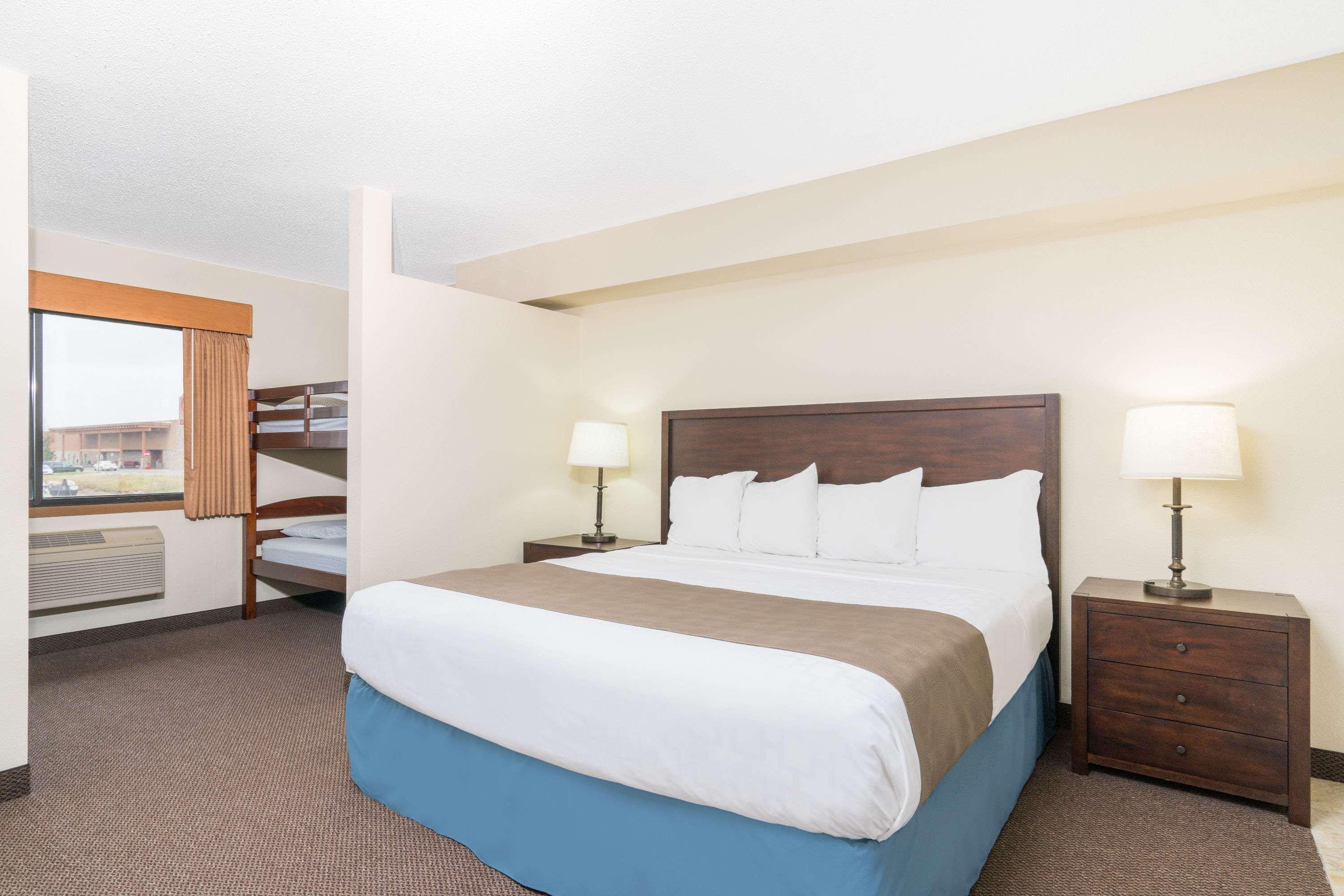 Days Inn & Suites By Wyndham Baxter Brainerd Area Екстер'єр фото