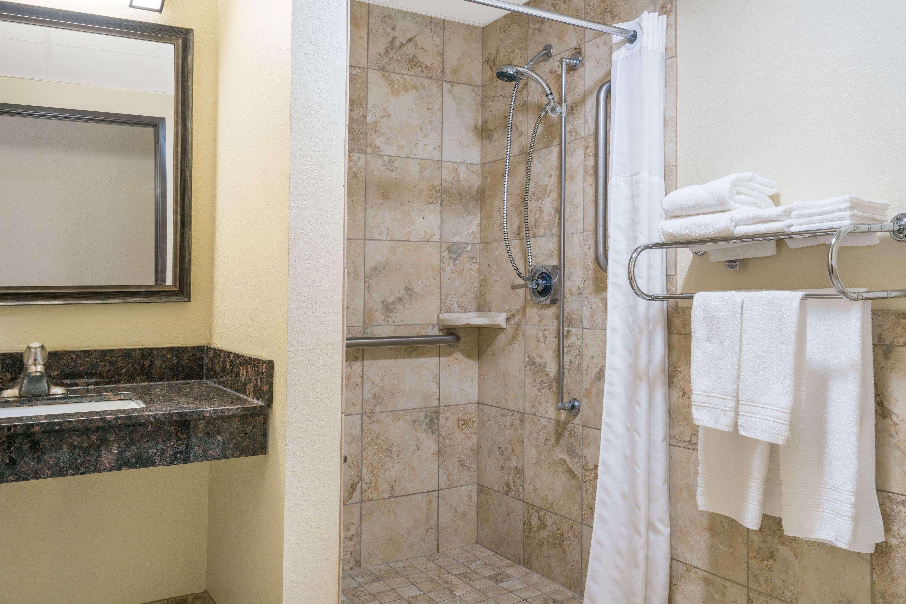 Days Inn & Suites By Wyndham Baxter Brainerd Area Екстер'єр фото