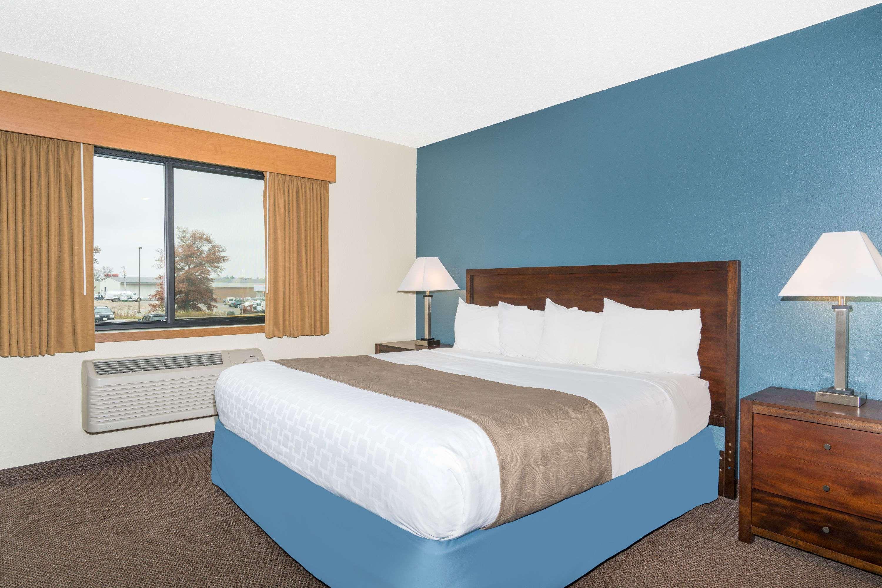 Days Inn & Suites By Wyndham Baxter Brainerd Area Екстер'єр фото