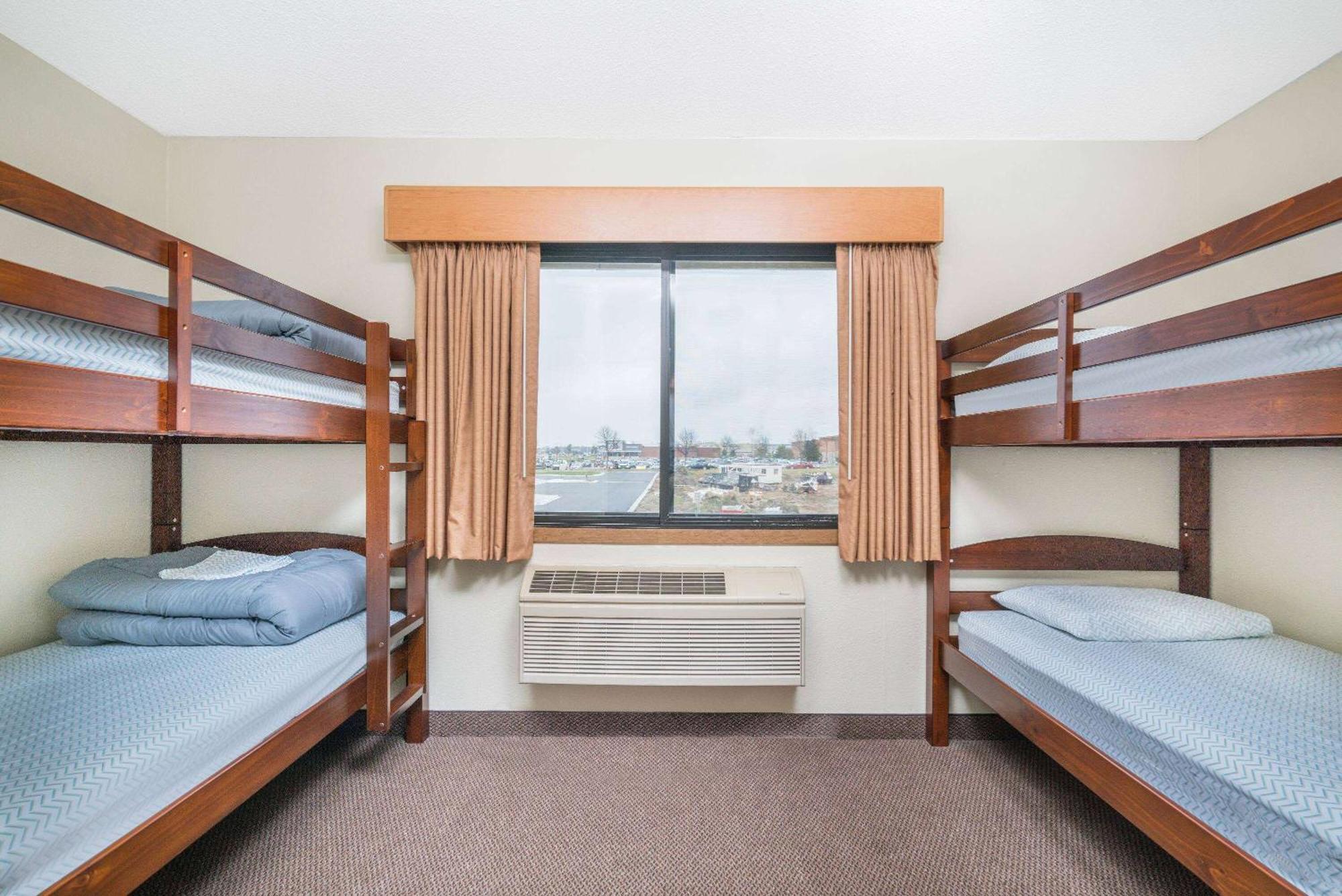Days Inn & Suites By Wyndham Baxter Brainerd Area Екстер'єр фото